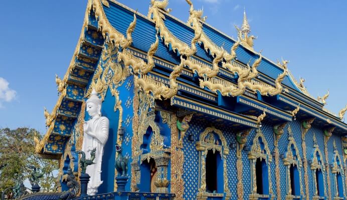 Wat Rong Suea Ten (Blue Temple)