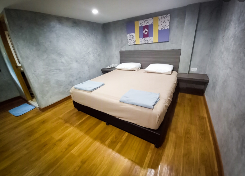 Buri Hotel &; Hostel